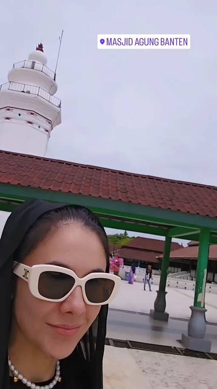Wujlan Guritno di Masjid Agung Banten (instagram.com/wulanguritno)