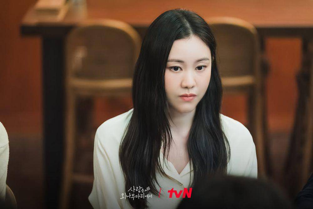 Still cut Love Your Enemy (instagram.com/tvn_drama)