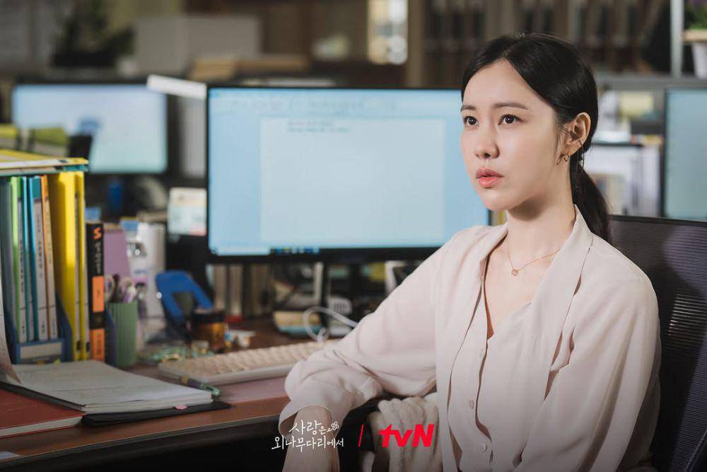 Still cut Love Your Enemy (instagram.com/tvn_drama)