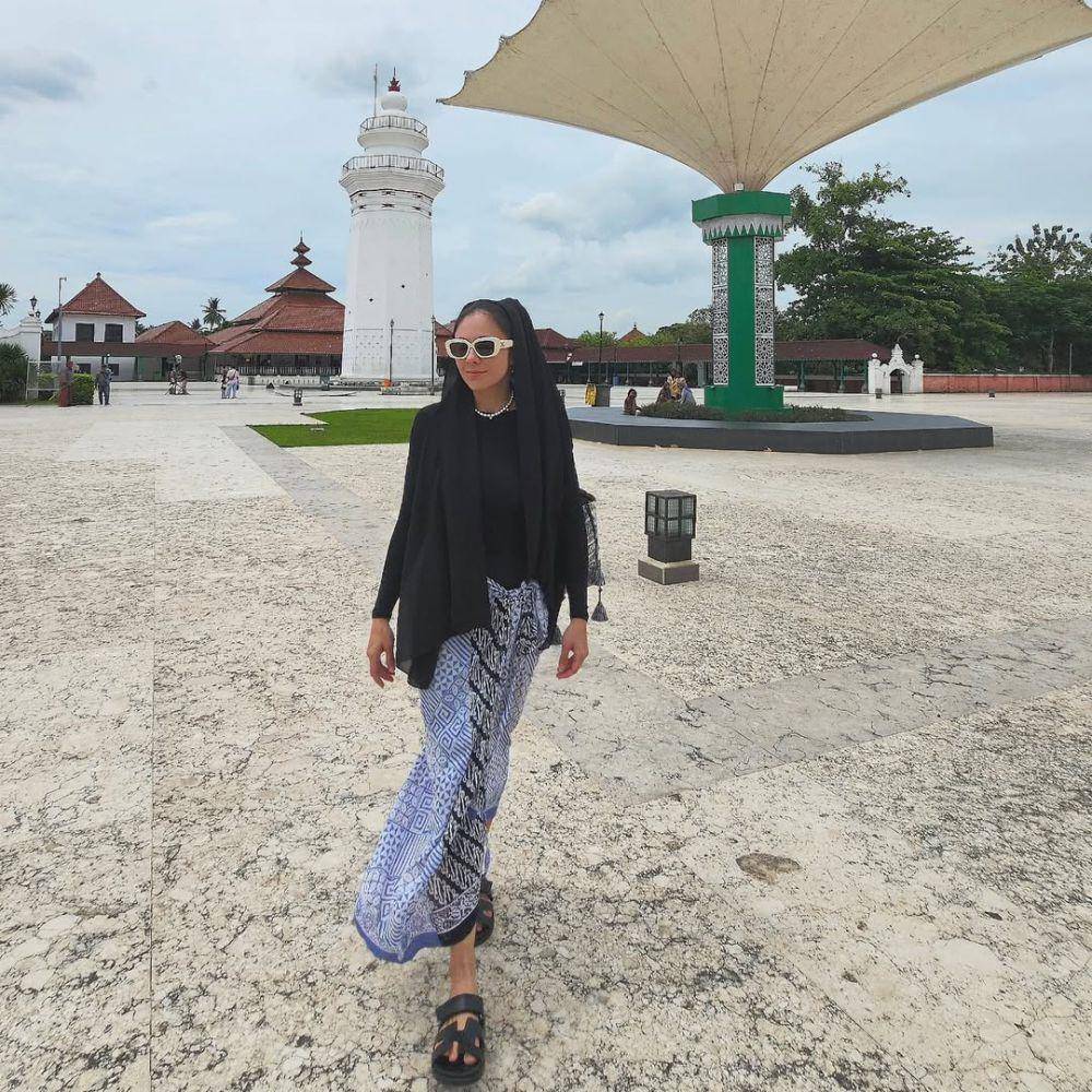 Wujlan Guritno di Masjid Agung Banten (instagram.com/wulanguritno)