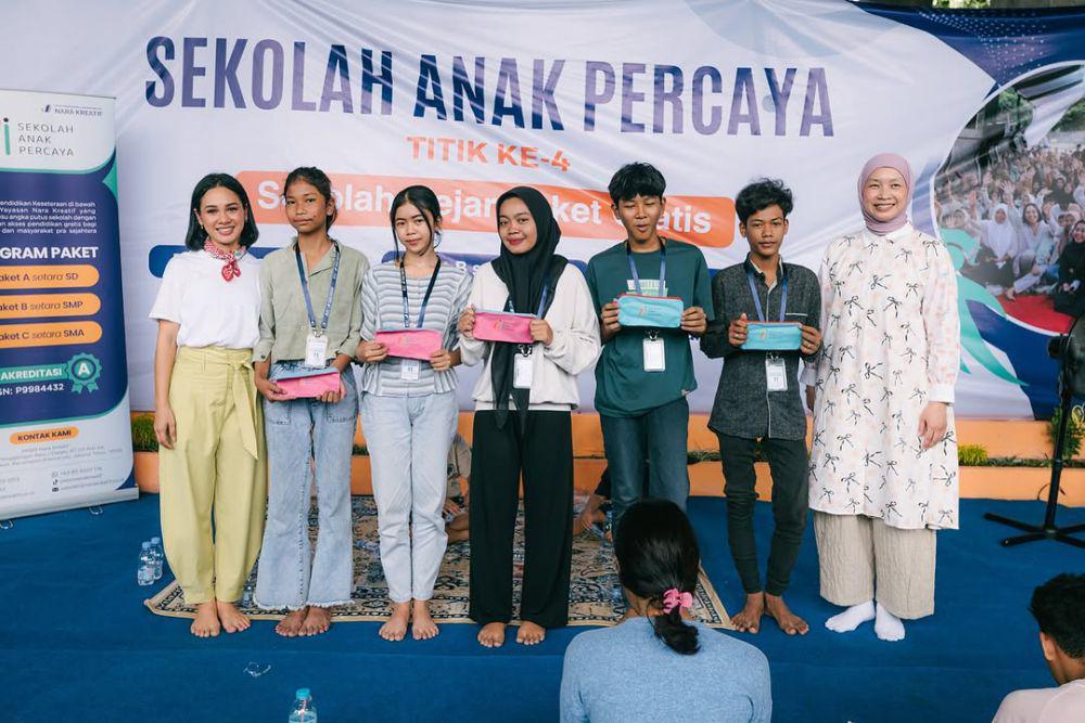 7 Potret Andien Aisyah Bangun Sekolah di Kampung Pemulung