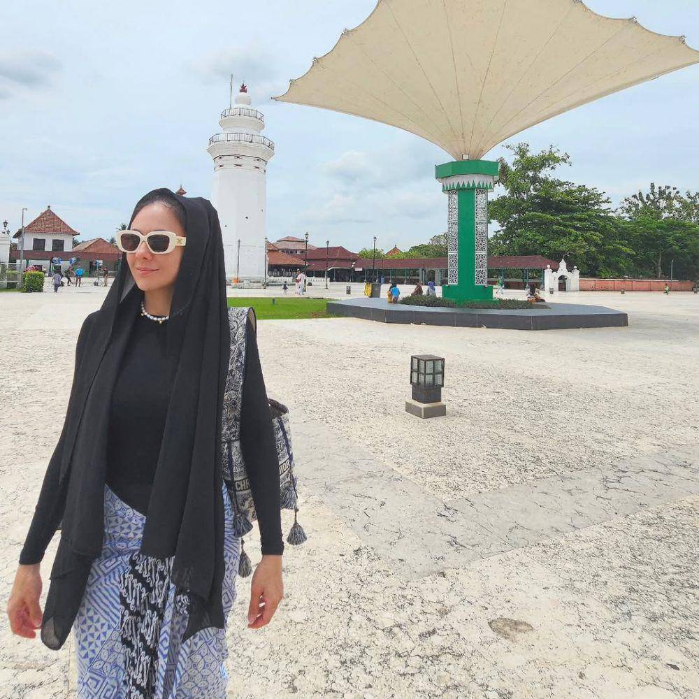 Wujlan Guritno di Masjid Agung Banten (instagram.com/wulanguritno)