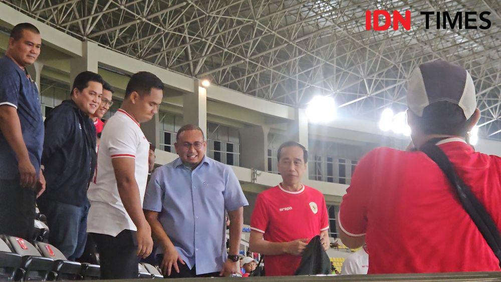 Jokowi dan Erick Thohir Dukung Langsung Timnas Indonesia di Stadion Manahan