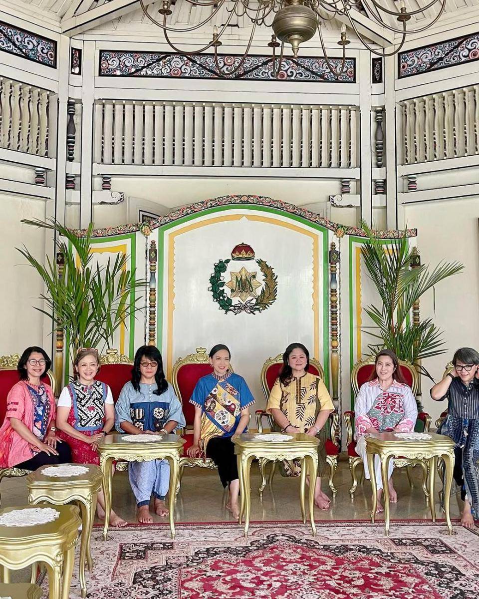 Ira Wibowo di Pura Mangkunegaran dan Keraton Solo (instagram.com/irawbw)