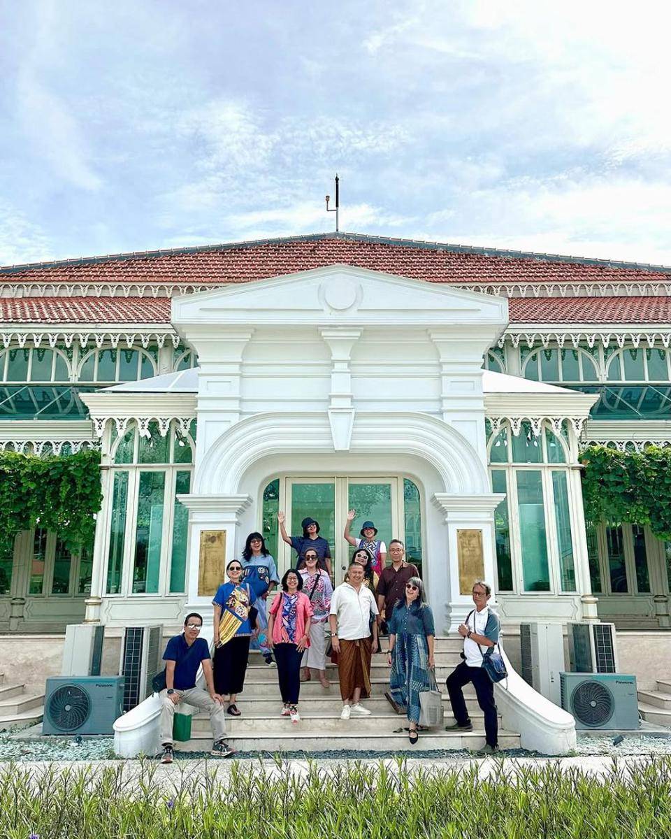 Ira Wibowo di Pura Mangkunegaran dan Keraton Solo (instagram.com/irawbw)
