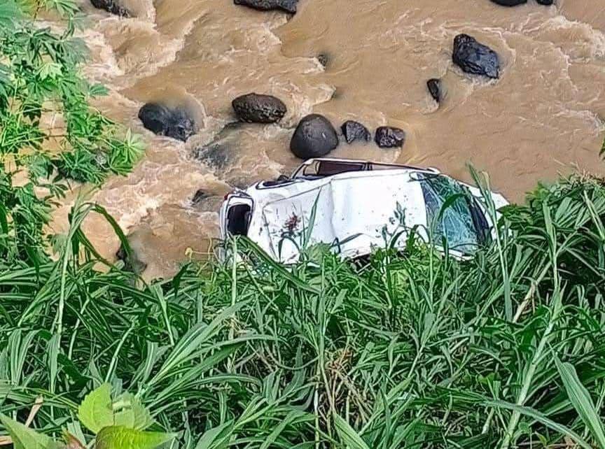 Pengemudi Daihatsu Sigra di Malang Terjun ke Jurang Sedalam 30 Meter