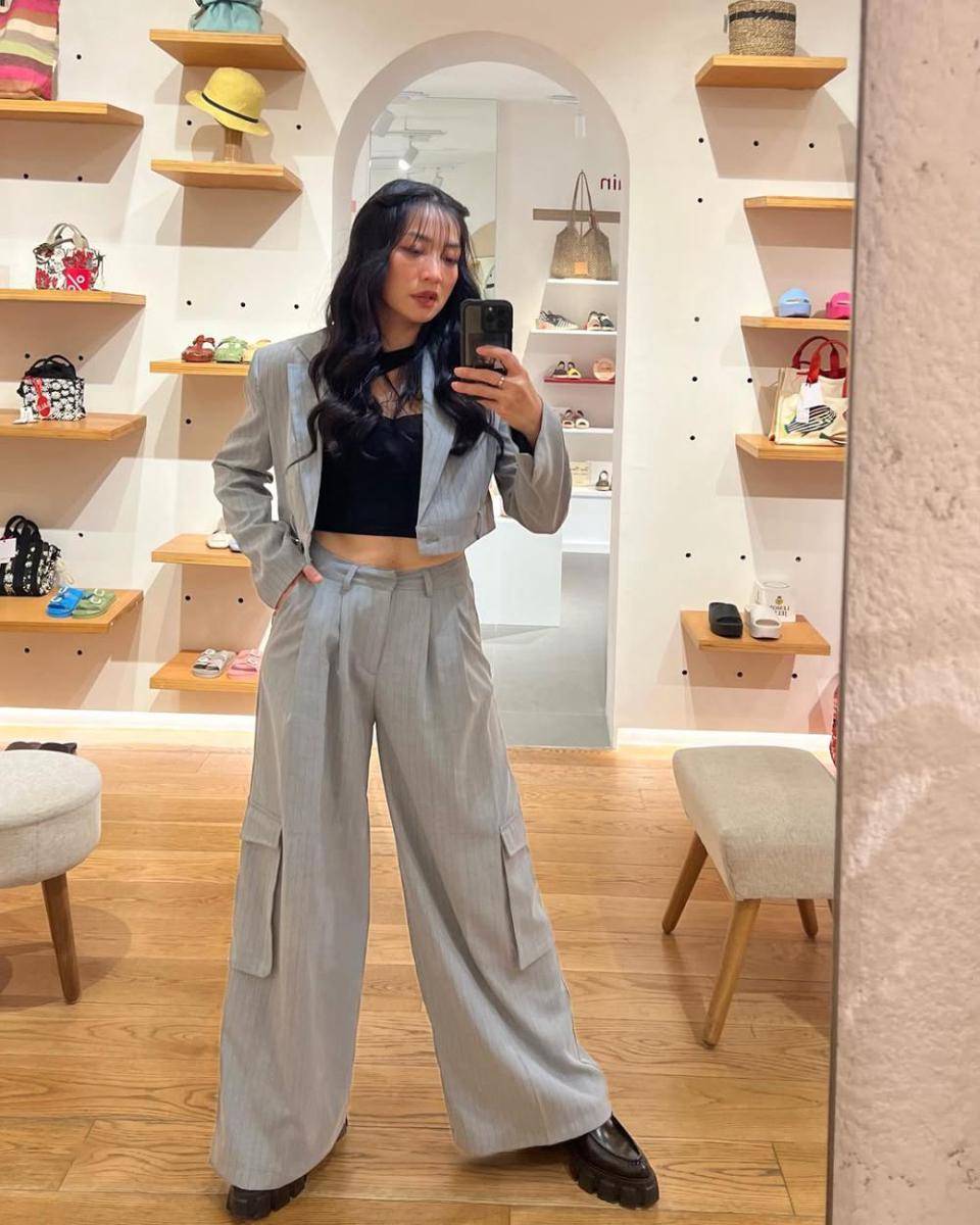 ide busana one set ala Hesti Purwadinata (instagram.com/hestipurwadinata)