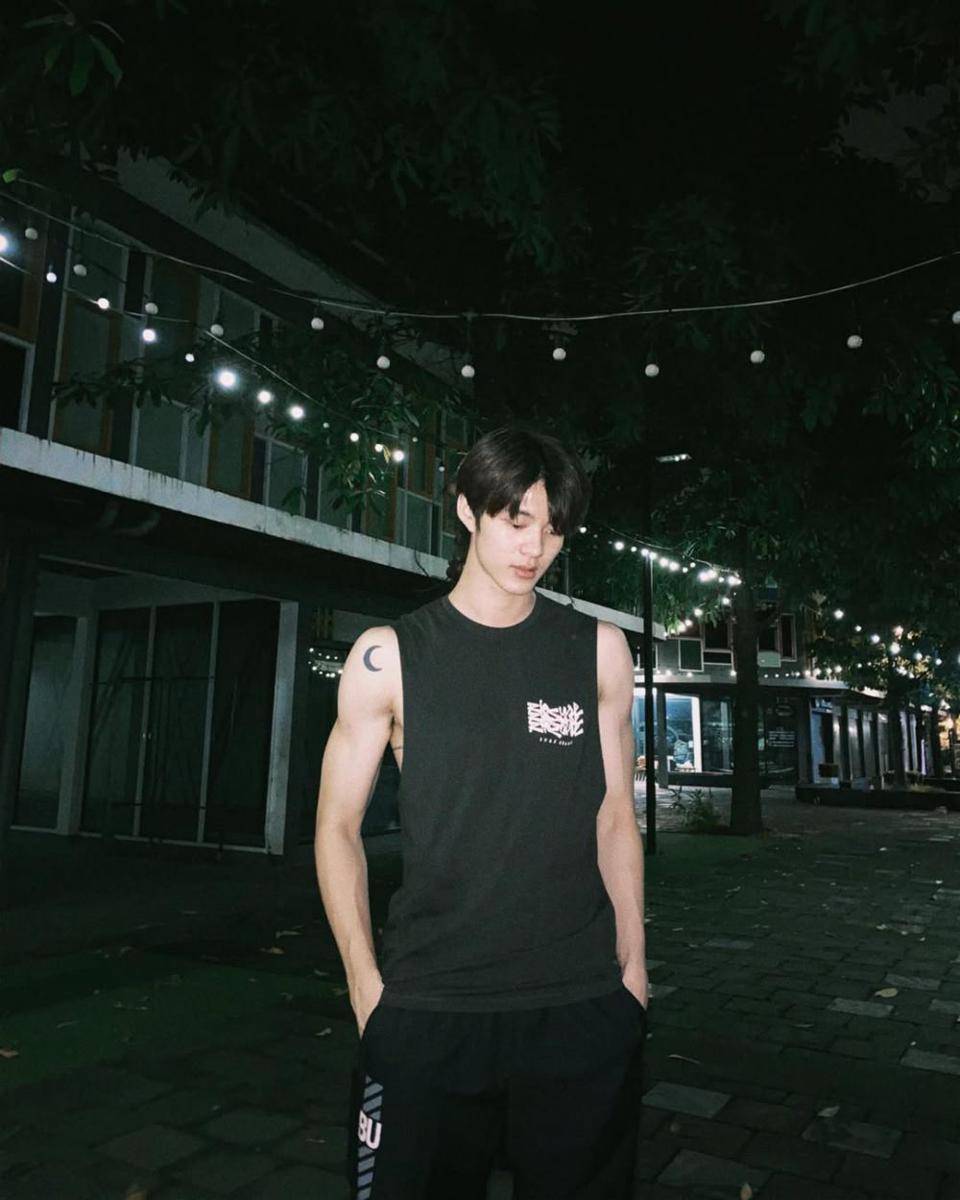 All black outfit ala Meen Nichakoon (instagram.com/meennicha8)