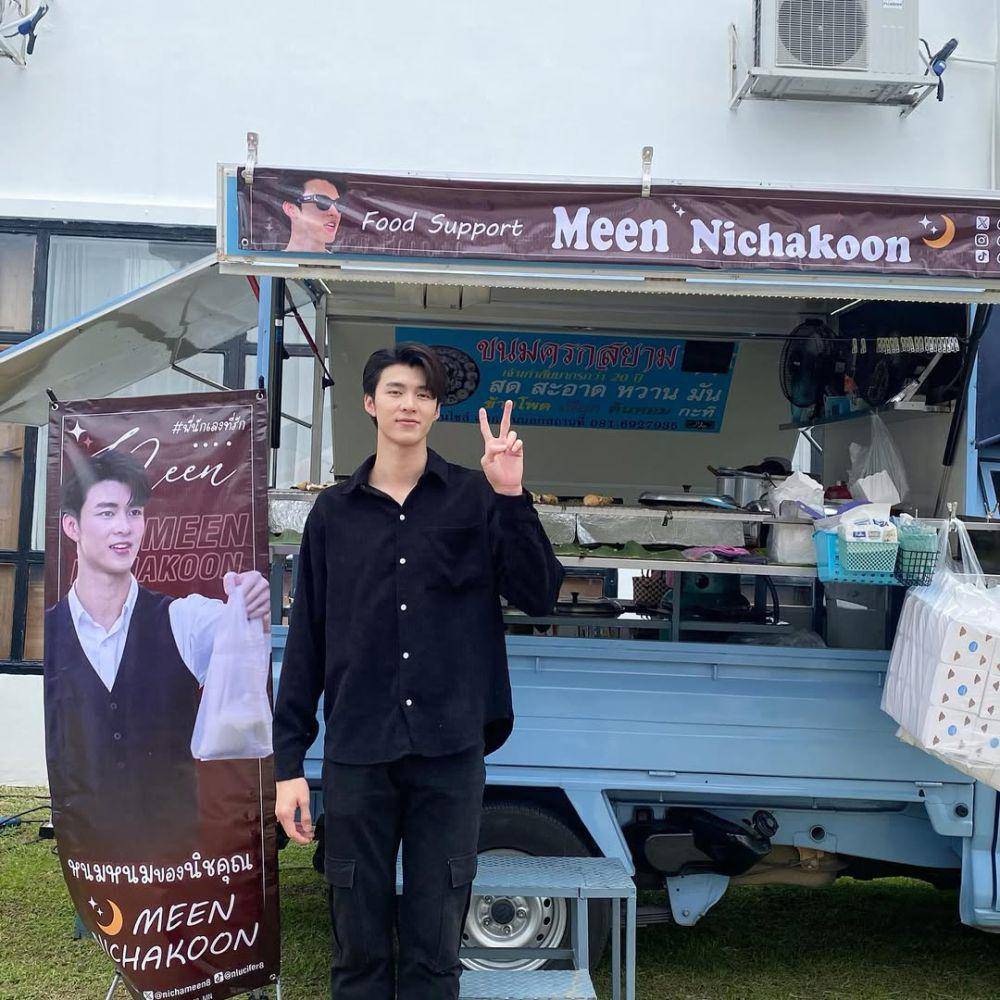 All black outfit ala Meen Nichakoon (instagram.com/meennicha8)