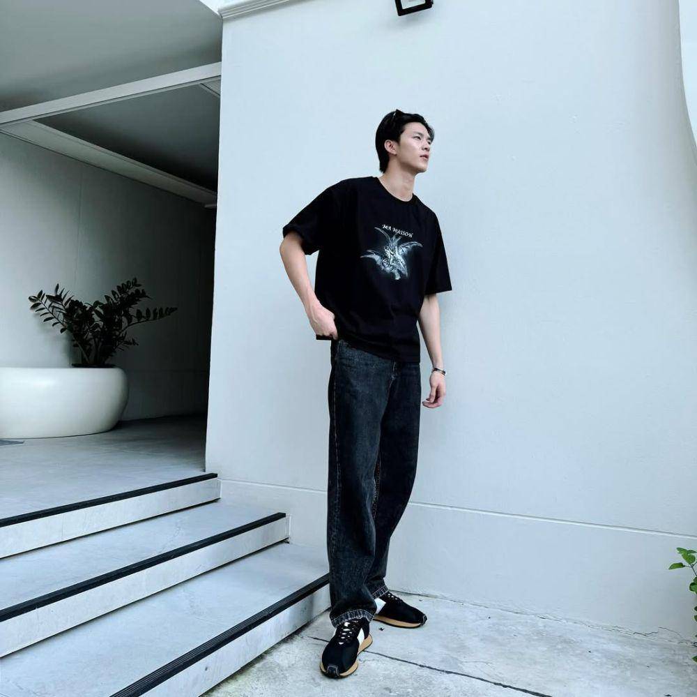 All black outfit ala Meen Nichakoon (instagram.com/meennicha8)