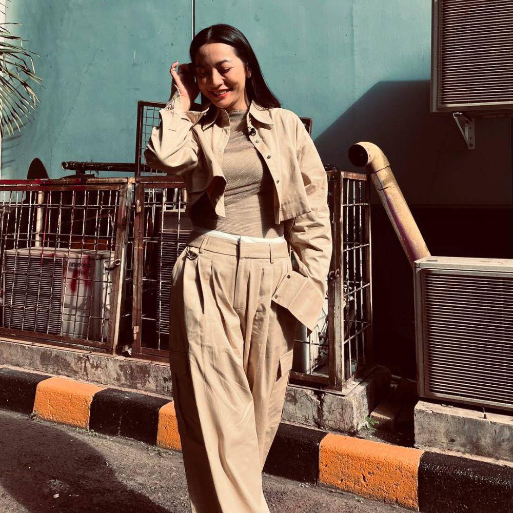ide busana one set ala Hesti Purwadinata (instagram.com/hestipurwadinata)