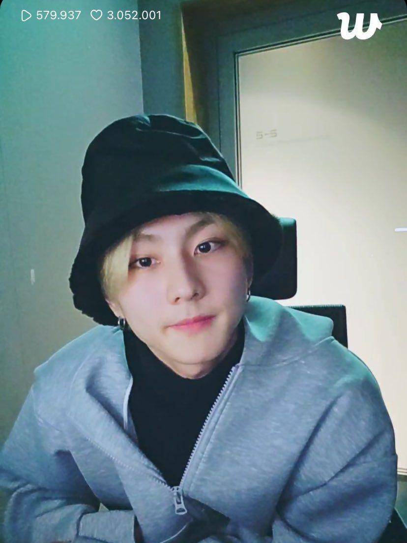 Weverse Live Jungwon ENHYPEN (dok. Weverse/ENHYPEN)