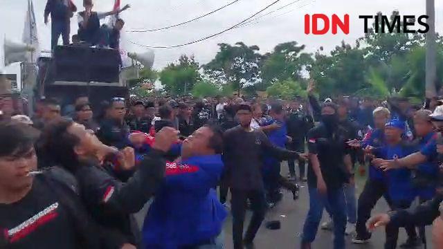 Demo UMK, Sesama Buruh Ricuh di Majalengka
