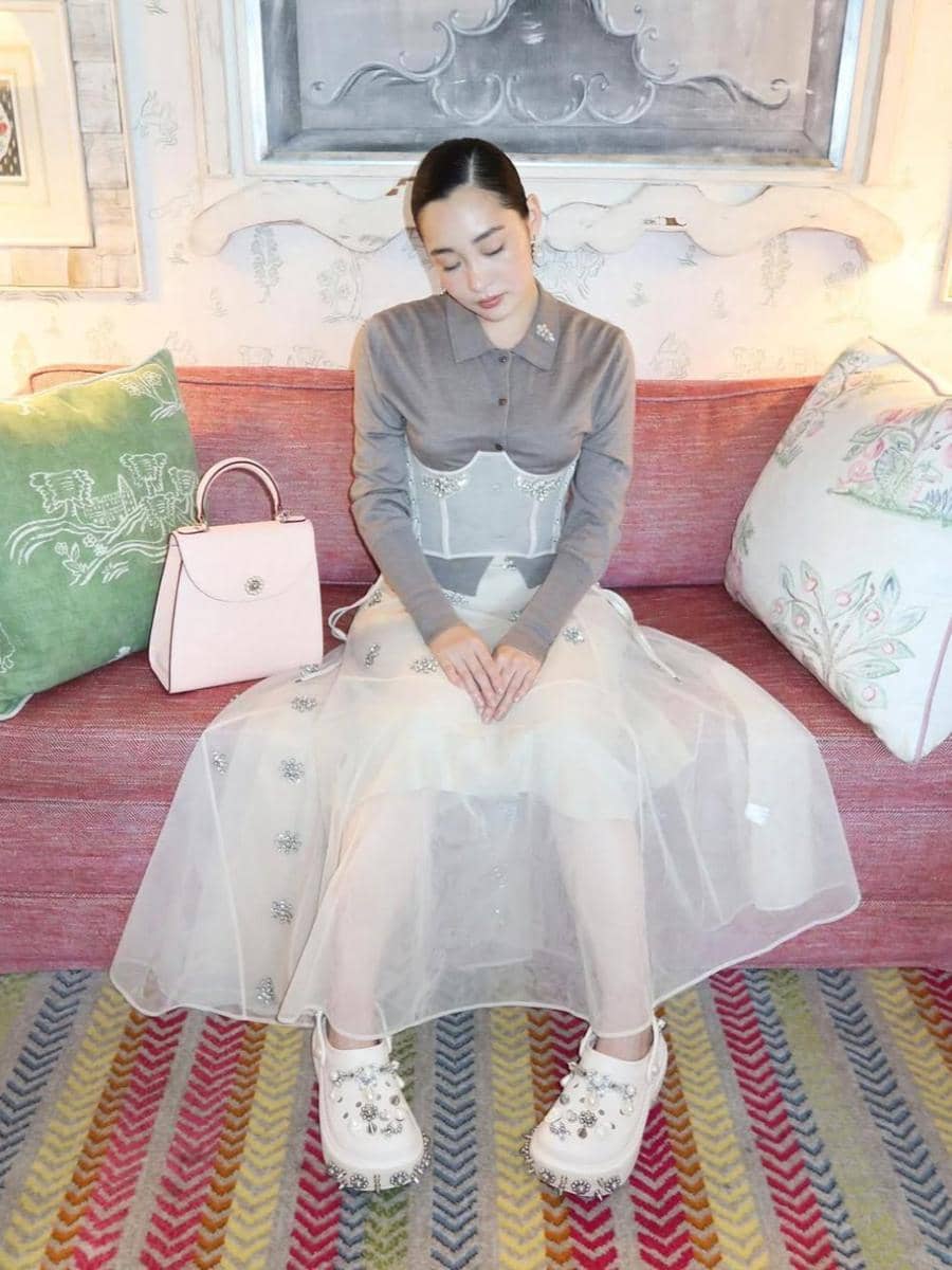 inspirasi outfit prom night ala Kim Min Ha (instagram.com/minhakim__)