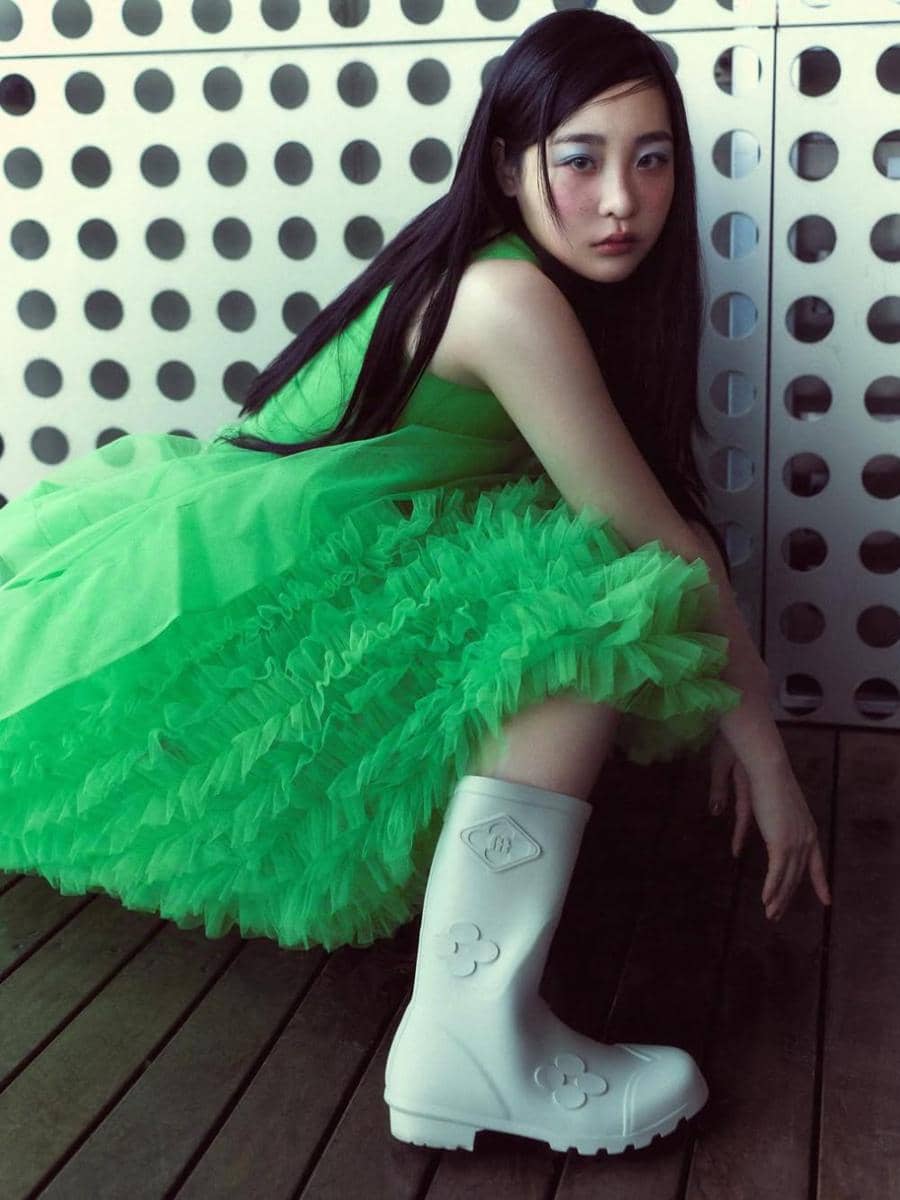 inspirasi outfit prom night ala Kim Min Ha (instagram.com/minhakim__)