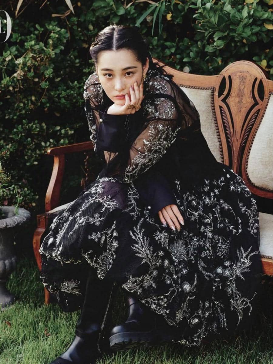 inspirasi outfit prom night ala Kim Min Ha (instagram.com/minhakim__)