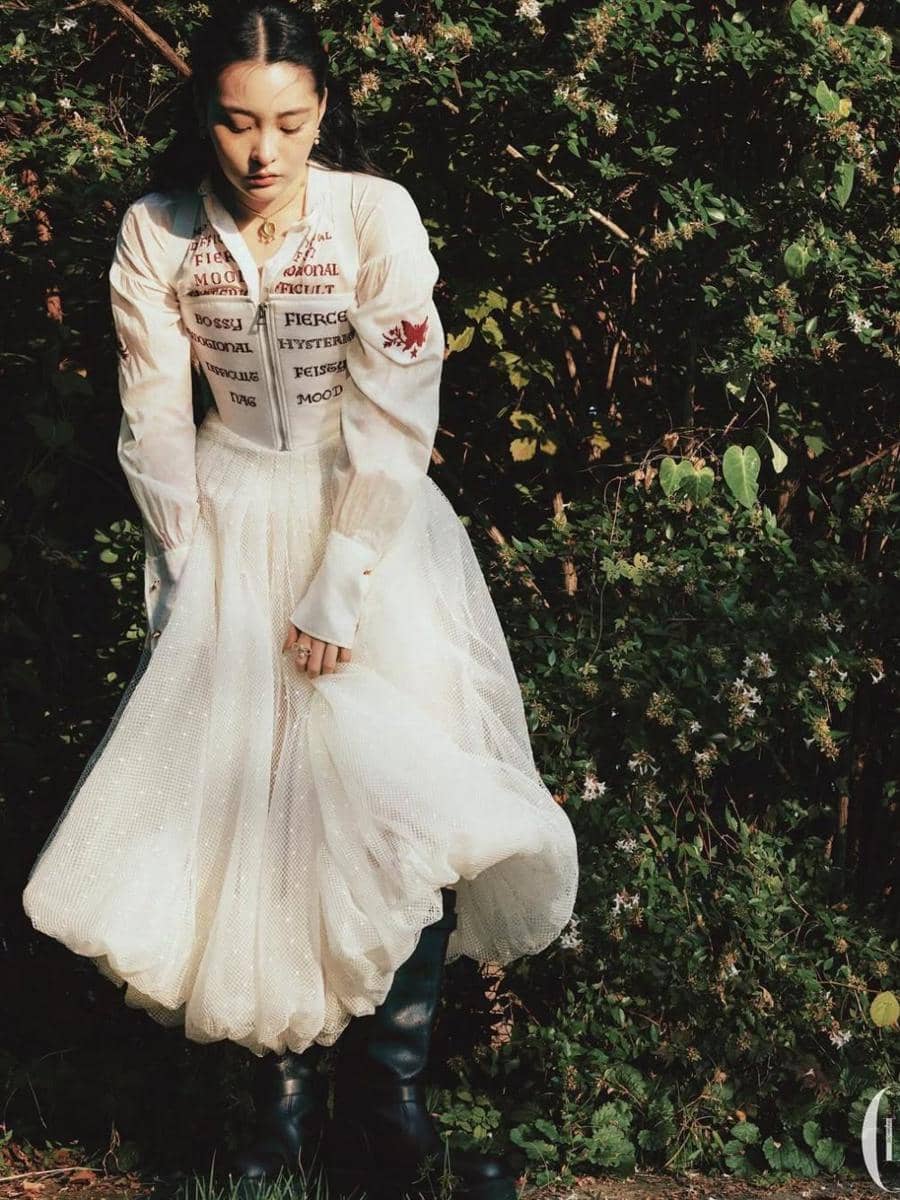 inspirasi outfit prom night ala Kim Min Ha (instagram.com/minhakim__)