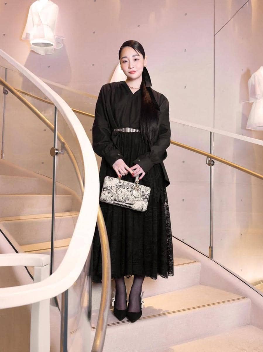 inspirasi outfit prom night ala Kim Min Ha (instagram.com/minhakim__)