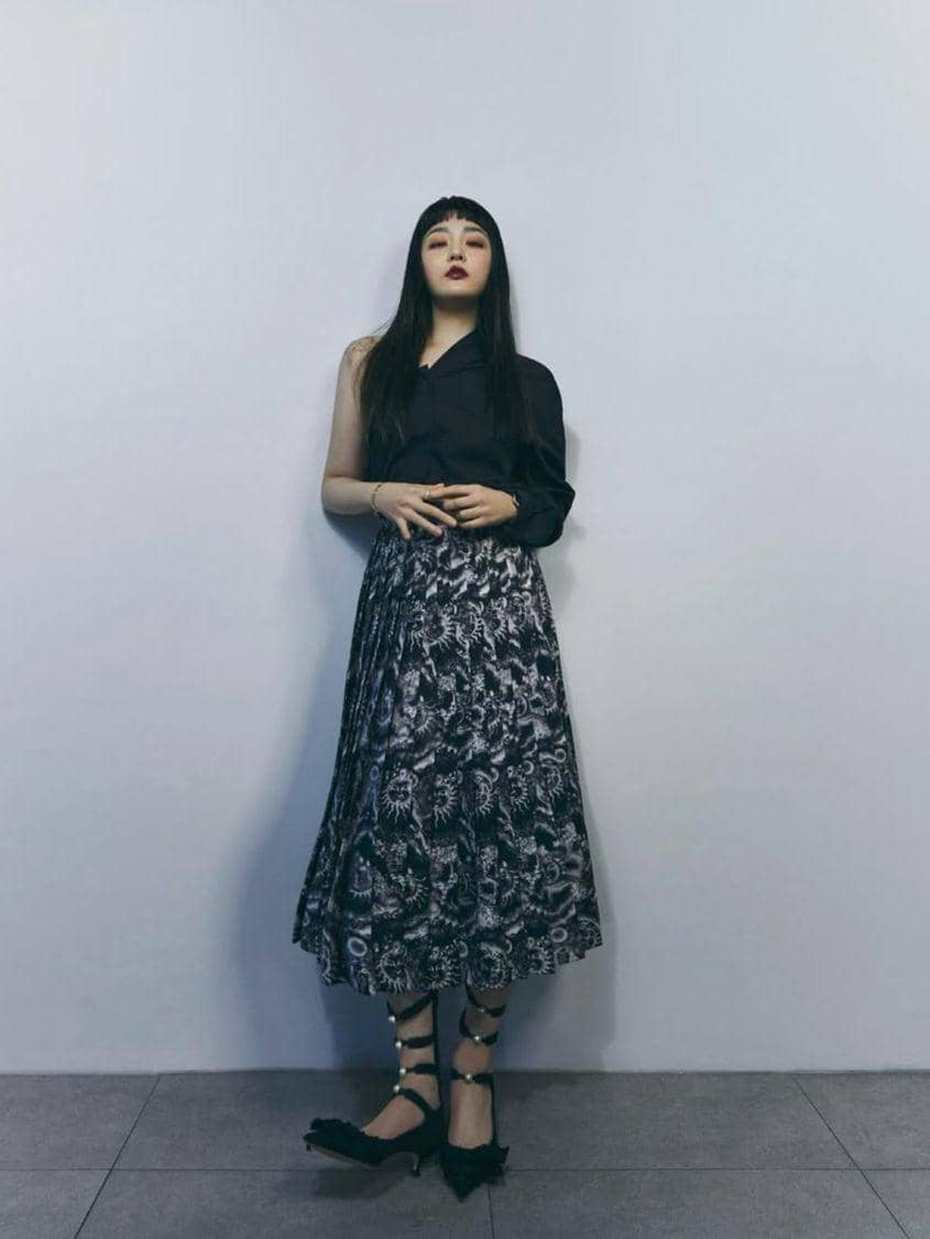 inspirasi outfit prom night ala Kim Min Ha (instagram.com/minhakim__)