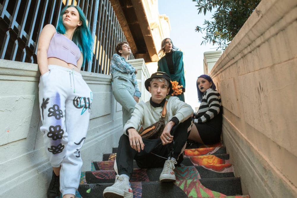 5 Kelakuan Gen-Z yang Suka Bikin Heran Para Millenial