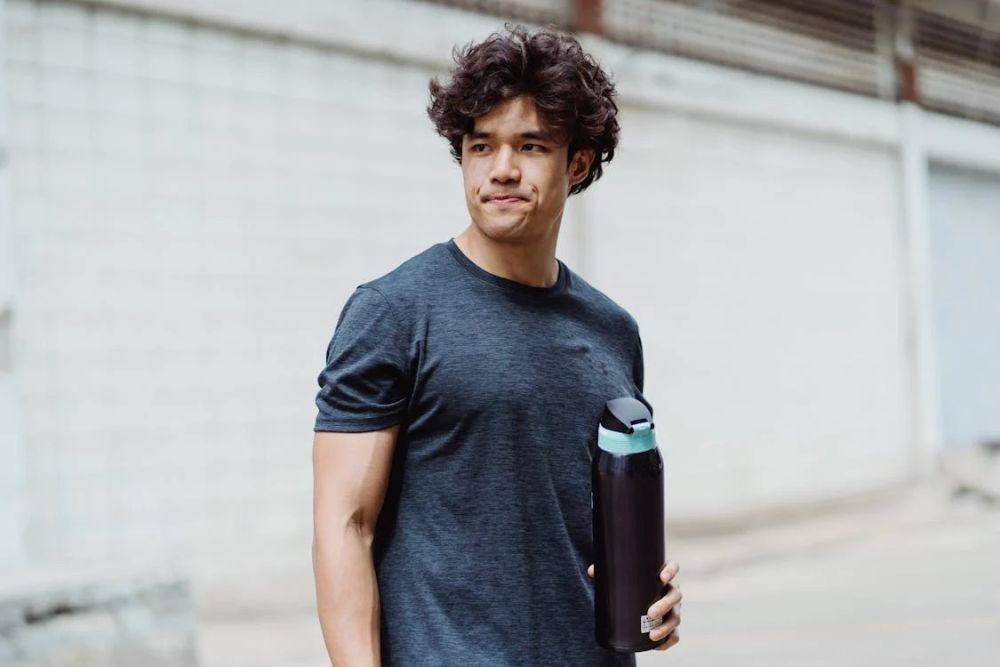 ilustrasi tumbler (pexels.com/Ketut Subiyanto)