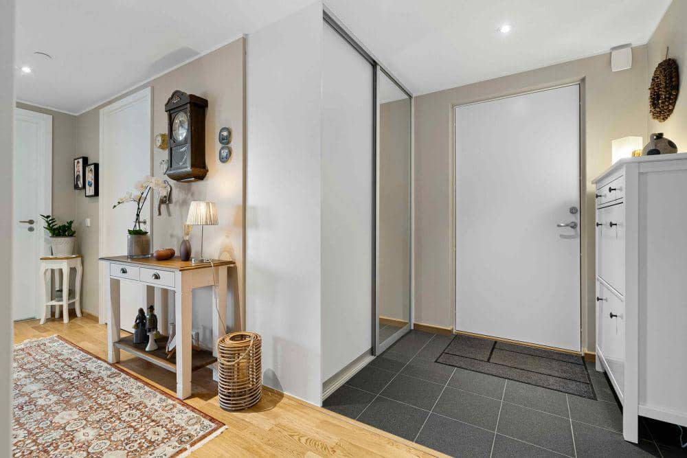 inspirasi dekorasi entryway agar lebih menarik perhatian (unsplash.com/Lisa Anna)