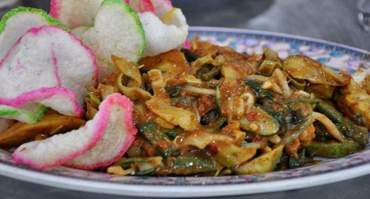 4 Perbedaan Lotek dan Gado-gado yang Sekilas Mirip
