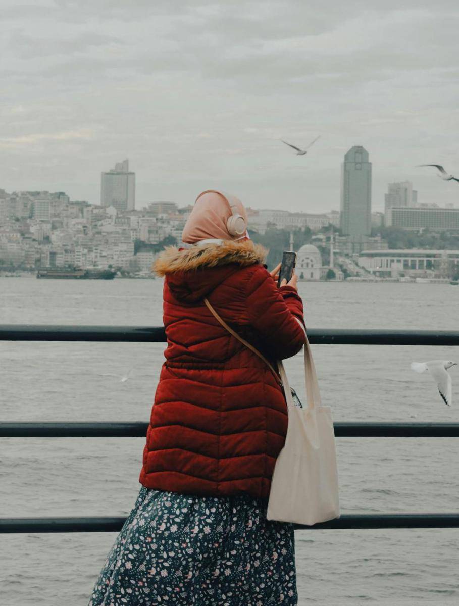 ilustrasi jaket tebal (pexels.com/Muhammed Emin Aydın)