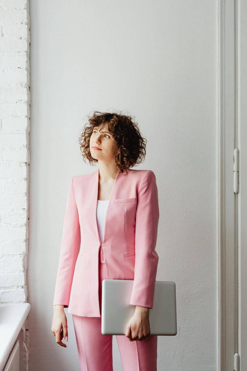 ilustrasi blazer (pexels.com/Kaboompics.com)