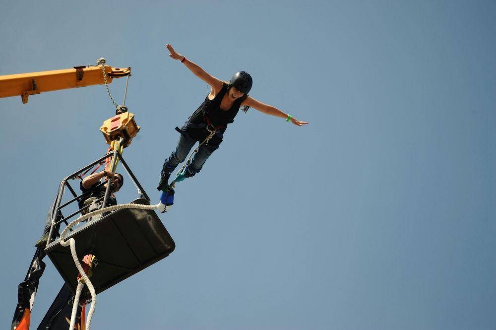 Wisata Bungee Jumping di Nusa Penida Bali: Lokasi, Rute, dan Harga