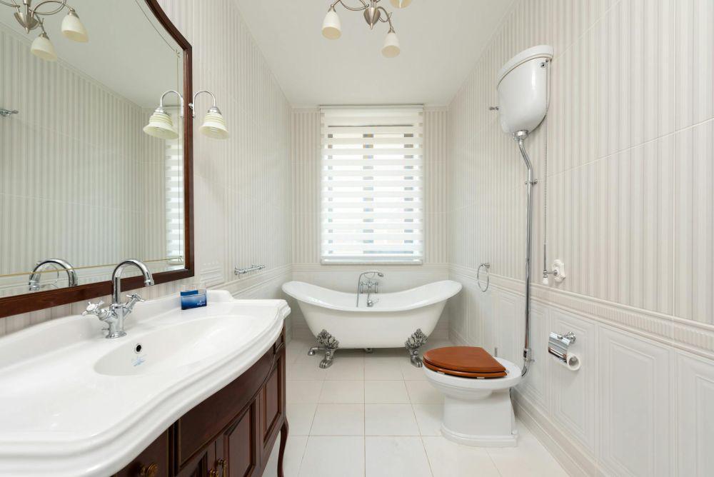 6 Tips Merawat Kamar Mandi, Tetap Bersih dan Bebas Bau!