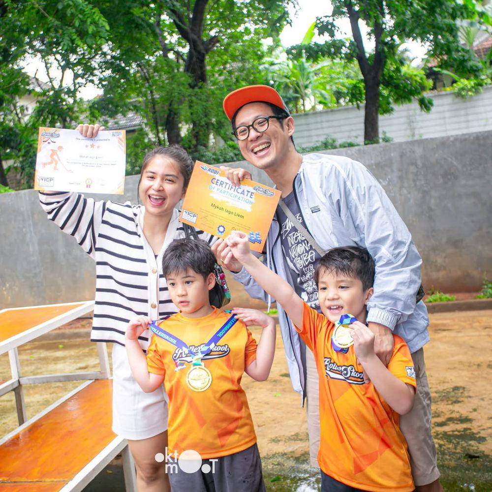 anak Putri Titian bermain hoki (instagram.com/putrititian)