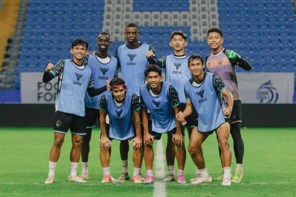 Para pemain PSM Makassar dalam sesi official training di Stadion Batakan Balikpapan pada 1 Desember 2024. (X.com/PSM_Makassar)