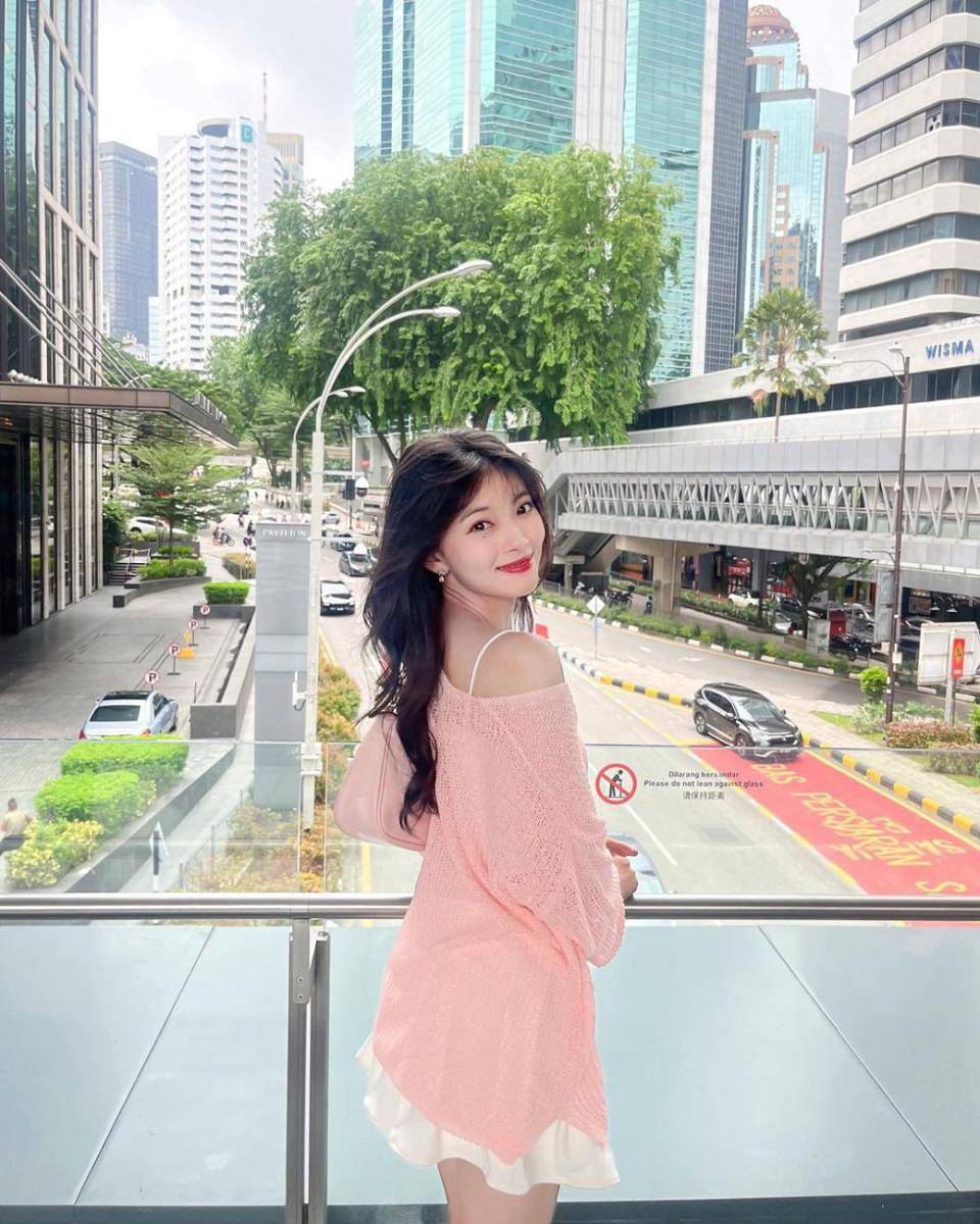 OOTD bertema pink ala Fiony JKT48 (instagram.com/jkt48.fiony)