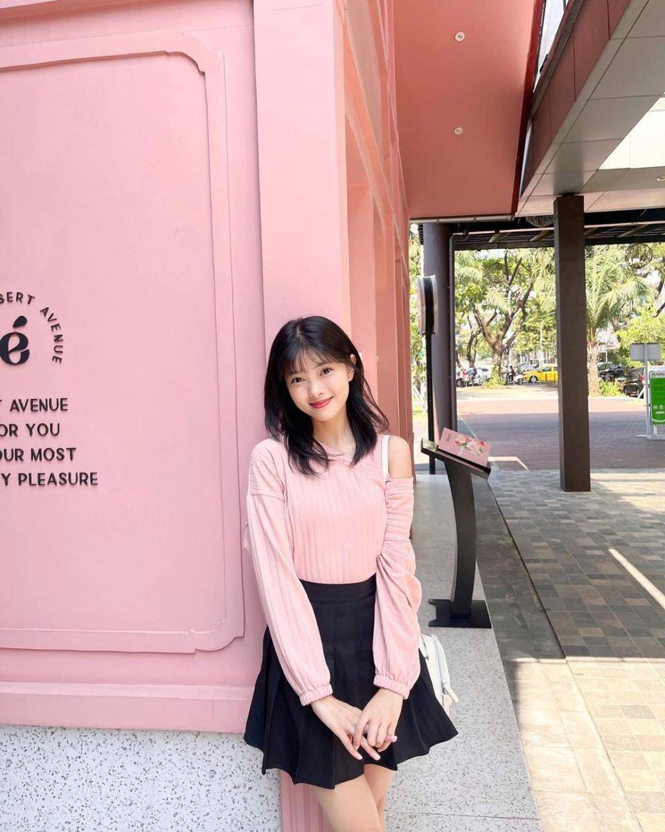 OOTD bertema pink ala Fiony JKT48 (instagram.com/jkt48.fiony)