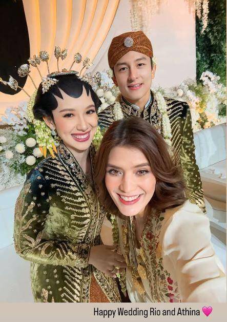 artis di ngunduh mantu Rio Haryanto dan Athina (Instagram.com/carissa_puteri)