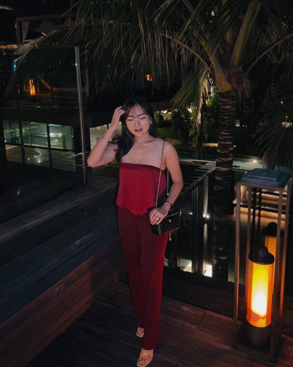OOTD minimalis nuansa merah untuk rayakan natal (instagram.com/tya_magdalena)