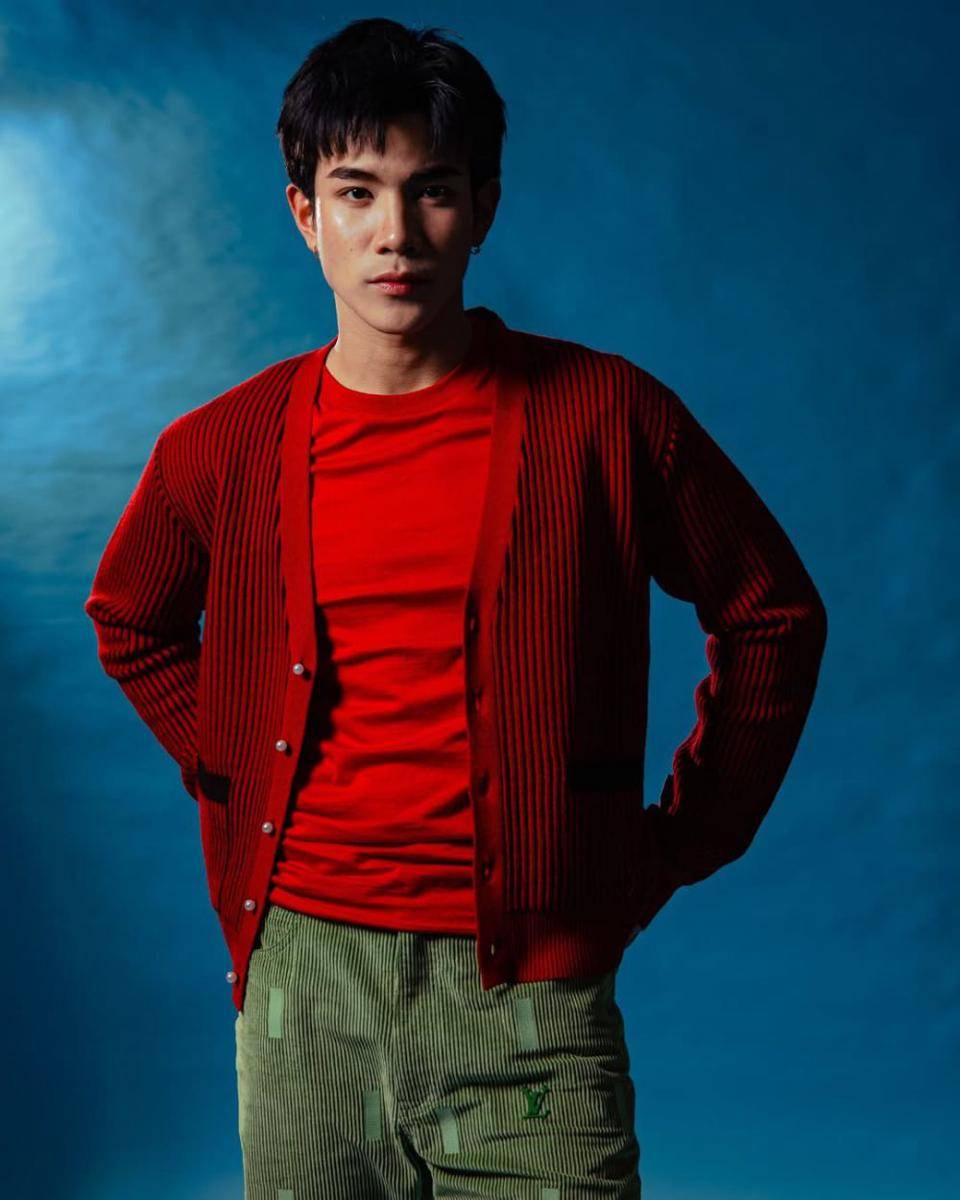 OOTD kasual nuansa natal ala Fourth Nattawat (instagram.com/fourth.ig)