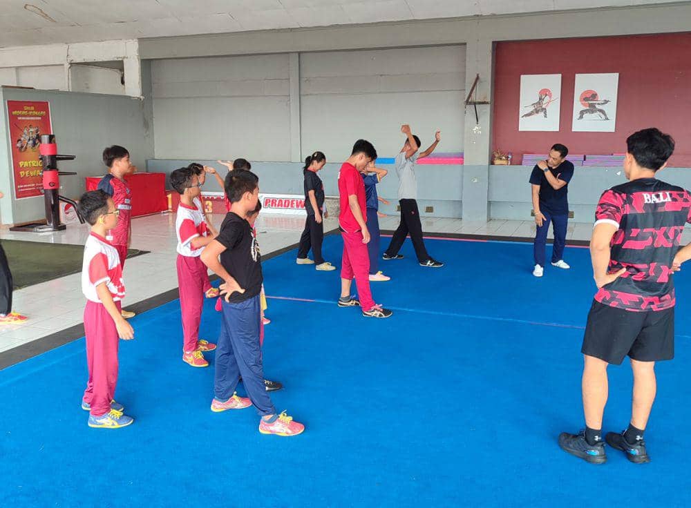 Program latihan bersama juri dan pelatih nasional, I Nyoman Satriayuda (nomor dua dari kana). (dok. pribadi/Ari Budiadnyana)