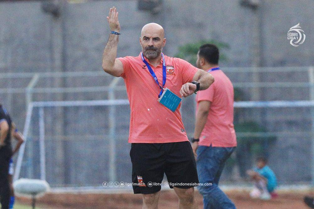 Pelatih Madura United Paulo Menezes. (Dok PT LIB)