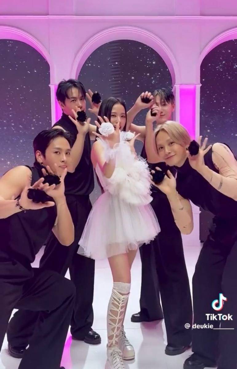 Potret Jisoo dan Kwon Twins (dok. tiktok.com/deukie_______)