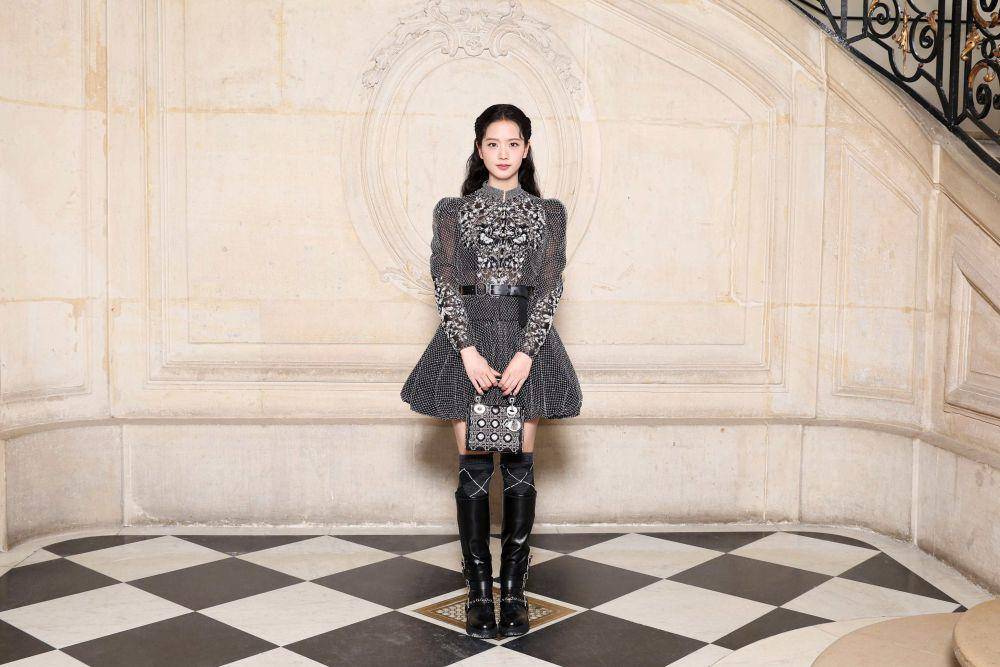 Jisoo (x.com/officialBLISSOO)