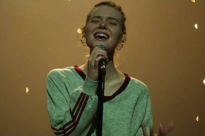 5 Film Bergenre Musik Dibintangi Elle Fanning, Aktris Multitalenta!