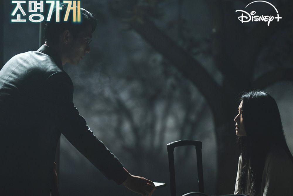 7 Back Story Ji Young-Hyun Min di Light Shop, Kisah Romansanya Tragis!