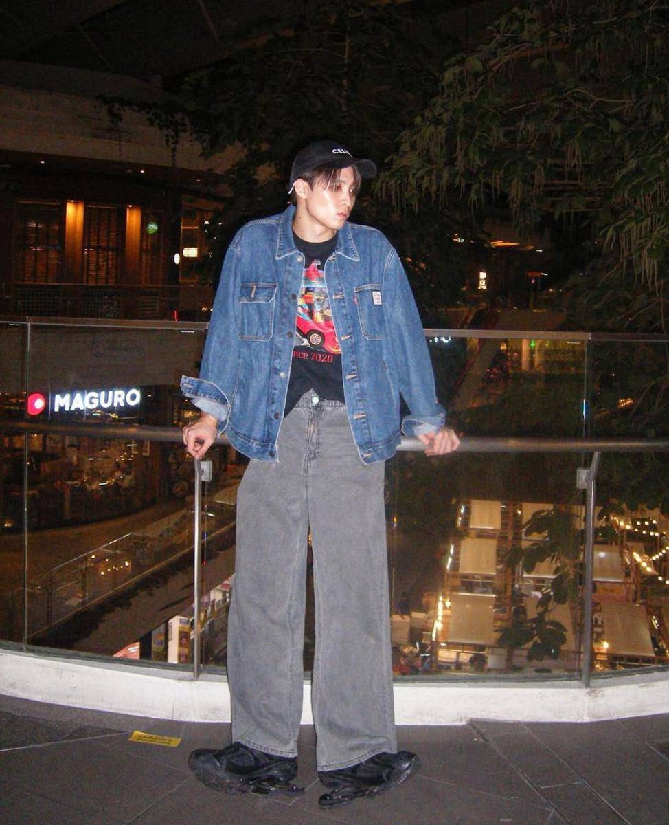 outfit baggy jeans ala Mean Phiravich (Instagram.com/m34nismind)