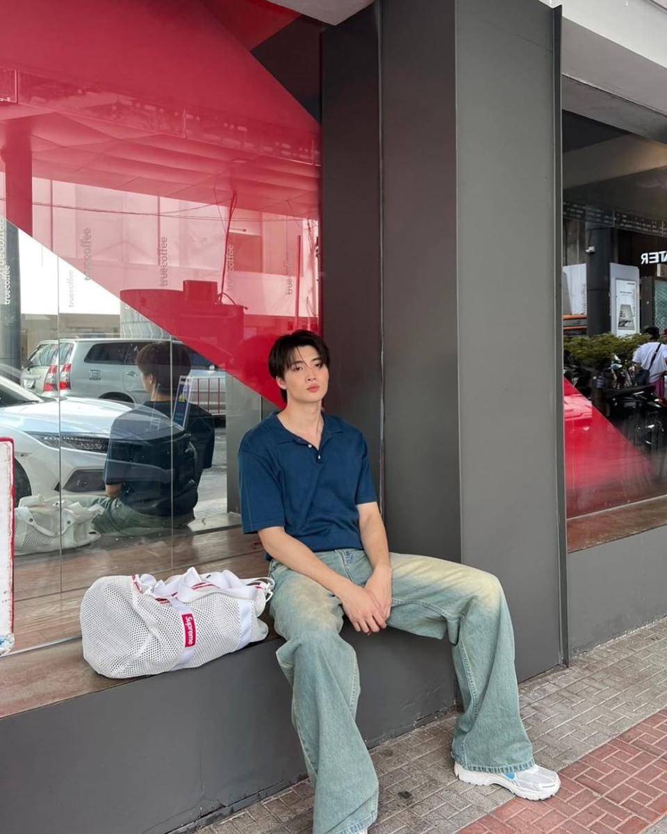 outfit baggy jeans ala Mean Phiravich (Instagram.com/m34nismind)