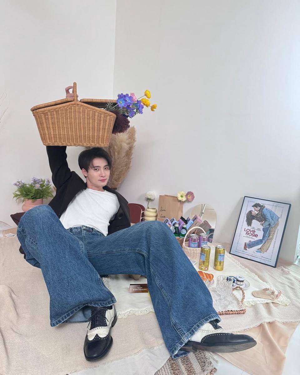 outfit baggy jeans ala Mean Phiravich (Instagram.com/m34nismind)