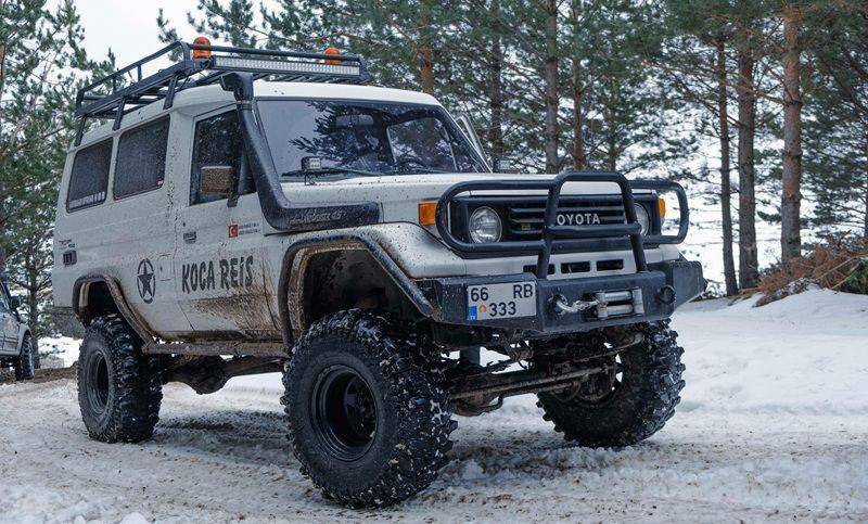 ilustrasi ground clearance pada mobil off-road (unsplash.com/Ömer Haktan Bulut)
