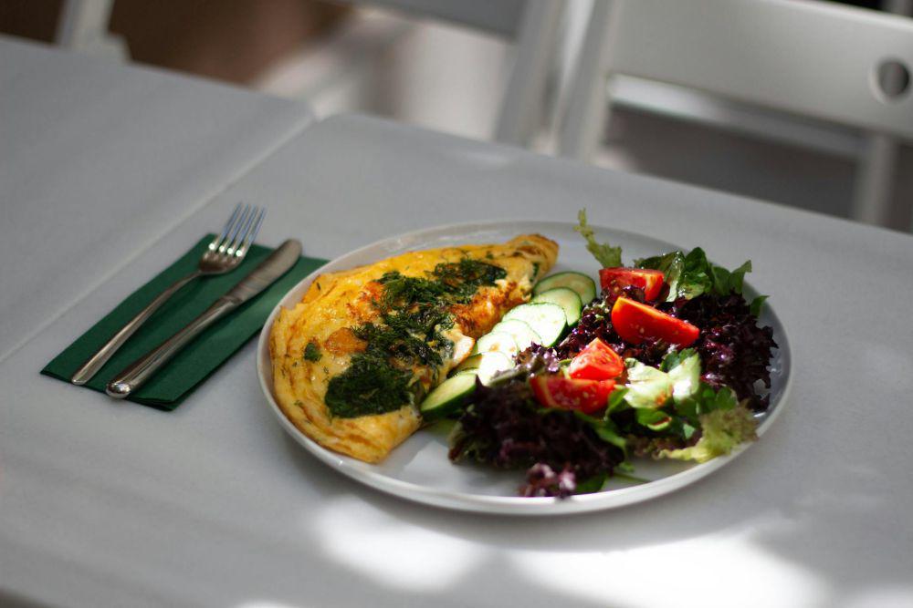 Resep Fluffy Cheese Omelette, Sarapan Praktis yang Bergizi