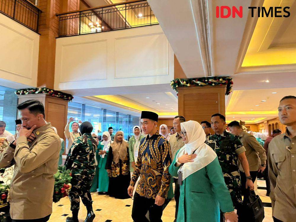 Wapres, Gibran Rakabuming Raka selepas memberikan arahan dalam Konbes Fatayat NU di Hotel Aryaduta Jakarta (IDN Times/Ridwan Aji Pitoko)